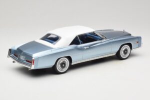 Cadillac Eldorado Cabriolet Blu MCG 1:18 MCG18472 Pressofusione — immagine 3 di 7