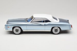 Cadillac Eldorado Cabriolet Blu MCG 1:18 MCG18472 Pressofusione — immagine 4 di 7