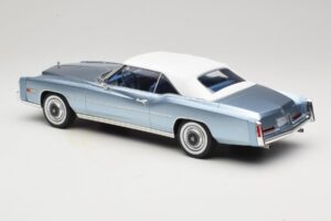 Cadillac Eldorado Cabriolet Blu MCG 1:18 MCG18472 Pressofusione — immagine 6 di 7