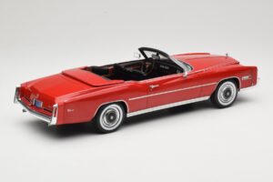 Cadillac Eldorado Cabriolet Rosso MCG 1:18 MCG18471 Pressofusione — immagine 3 di 8