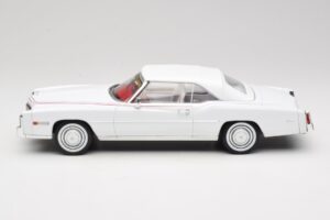 Cadillac Eldorado Cabriolet Bianco MCG 1:18 MCG18474 Pressofusione — immagine 4 di 7