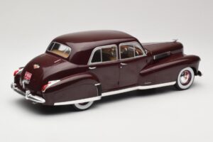 Cadillac Fleetwood 60 Special Sedan Rosso MCG 1:18 MCG18071 Pressofusione — immagine 2 di 6