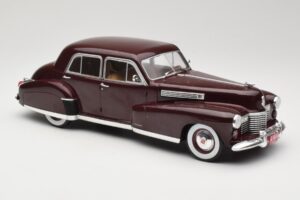Cadillac Fleetwood 60 Special Sedan Rosso MCG 1:18 MCG18071 Pressofusione — immagine 4 di 6