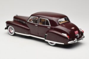Cadillac Fleetwood 60 Special Sedan Rosso MCG 1:18 MCG18071 Pressofusione — immagine 5 di 6