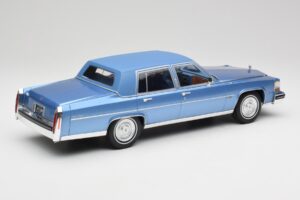 Cadillac Fleetwood Brougham Blu Metallizzato MCG 1:18 MCG18252 Pressofusione — immagine 2 di 6