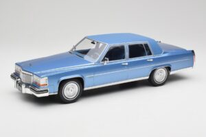 Cadillac Fleetwood Brougham Blu Metallizzato MCG 1:18 MCG18252 Pressofusione