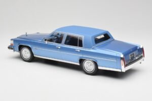 Cadillac Fleetwood Brougham Blu Metallizzato MCG 1:18 MCG18252 Pressofusione — immagine 5 di 6