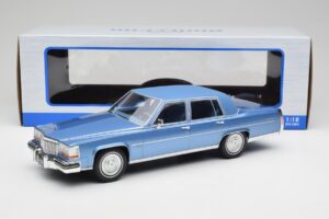 Cadillac Fleetwood Brougham Blu Metallizzato MCG 1:18 MCG18252 Pressofusione — immagine 6 di 6