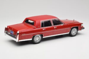 Cadillac Fleetwood Brougham Rosso Scuro Metallizzato MCG 1:18 MCG18251 Pressofusione — immagine 2 di 6