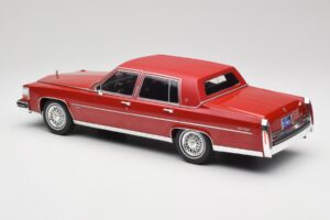 Cadillac Fleetwood Brougham Rosso Scuro Metallizzato MCG 1:18 MCG18251 Pressofusione — immagine 4 di 6