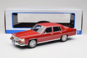 Cadillac Fleetwood Brougham Rosso Scuro Metallizzato MCG 1:18 MCG18251 Pressofusione — immagine 6 di 6