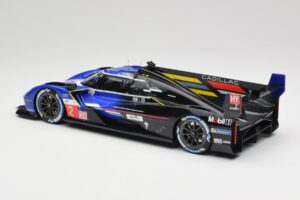 Cadillac V-Series.R LMDh #2 E. Bamber / A. Lynn / R. Westbrook Chip Ganassi Racing 24 Hours of Le Mans 2023 TopSpeed 1:18 TS0 — immagine 4 di 5