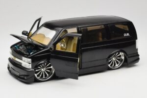 Chevrolet Astro Van Tuned Nero Jada 1:18 63122 Pressofusione — immagine 2 di 8