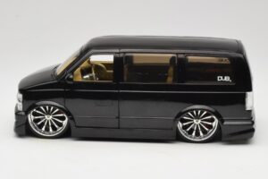 Chevrolet Astro Van Tuned Nero Jada 1:18 63122 Pressofusione — immagine 4 di 8