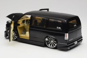 Chevrolet Astro Van Tuned Nero Jada 1:18 63122 Pressofusione — immagine 5 di 8