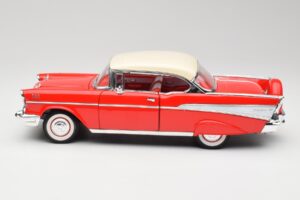 Chevrolet Bel Air Matador Rosso & India Avorio Road Legends 1:18 92109 Pressofusione — immagine 4 di 8