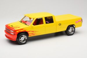 Chevrolet C2500 Silverado Pussy Wagon From Kill Bill Giallo GreenLight 1:18 19015 Pressofusione