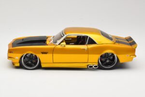 Chevrolet Camaro Z/28 Oro Maisto 1:18 31066 Pressofusione — immagine 4 di 8