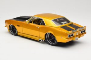 Chevrolet Camaro Z/28 Oro Maisto 1:18 31066 Pressofusione — immagine 7 di 8