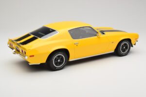 Chevrolet Camaro Z28 RS Daytona Yellow Otto 1:12 G085 Resina — immagine 2 di 6
