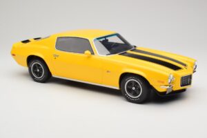 Chevrolet Camaro Z28 RS Daytona Yellow Otto 1:12 G085 Resina — immagine 4 di 6
