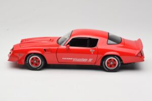 Chevrolet Camaro Z28 Yenko Turbo Z Rosso GreenLight 1:18 12999 Pressofusione — immagine 4 di 8