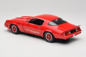 Chevrolet Camaro Z28 Yenko Turbo Z Rosso GreenLight 1:18 12999 Pressofusione — immagine 7 di 8