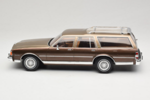 Chevrolet Caprice Estate Wagon Beige MCG 1:18 MCG18476 Pressofusione — immagine 3 di 6