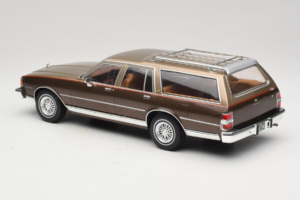 Chevrolet Caprice Estate Wagon Beige MCG 1:18 MCG18476 Pressofusione — immagine 5 di 6