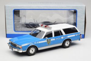 Chevrolet Caprice Estate Wagon NYPD MCG 1:18 MCG18477 Pressofusione — immagine 6 di 6
