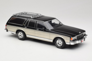 Chevrolet Caprice Estate Wagon Argento & Grigio MCG 1:18 MCG18478 Pressofusione — immagine 4 di 6