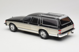 Chevrolet Caprice Estate Wagon Argento & Grigio MCG 1:18 MCG18478 Pressofusione — immagine 5 di 6