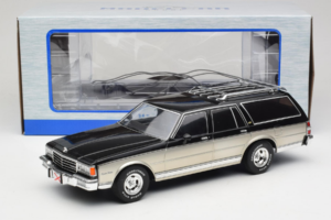 Chevrolet Caprice Estate Wagon Argento & Grigio MCG 1:18 MCG18478 Pressofusione — immagine 6 di 6