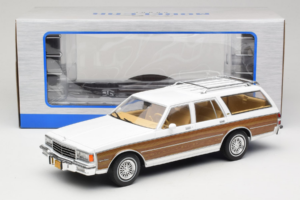 Chevrolet Caprice Estate Wagon Bianco MCG 1:18 MCG18475 Pressofusione — immagine 6 di 6