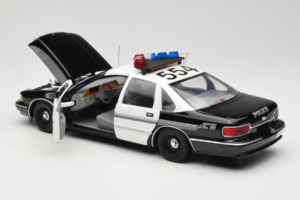 Chevrolet Caprice Glendale Polizia UT Models 1:18 21026 Pressofusione — immagine 5 di 8