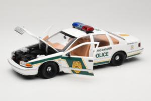 Chevrolet Caprice Metro Dade Polizia UT Models 1:18 21024 Pressofusione — immagine 2 di 8