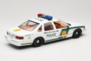 Chevrolet Caprice Metro Dade Polizia UT Models 1:18 21024 Pressofusione — immagine 3 di 8