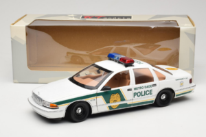 Chevrolet Caprice Metro Dade Polizia UT Models 1:18 21024 Pressofusione — immagine 8 di 8