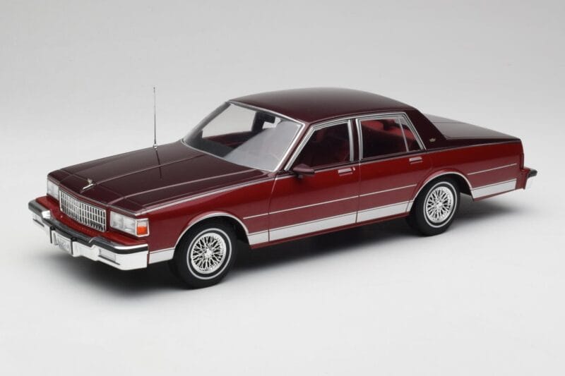 Chevrolet Caprice Rosso Metallizzato MCG 1:18 MCG18361 Pressofusione