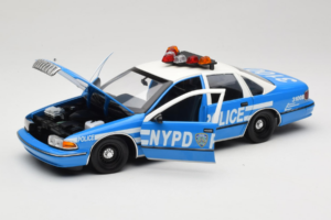Chevrolet Caprice New York Polizia UT Models 1:18 180142097 Pressofusione — immagine 2 di 8