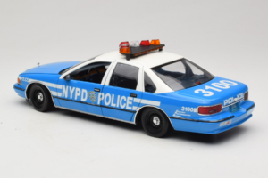 Chevrolet Caprice New York Polizia UT Models 1:18 180142097 Pressofusione — immagine 5 di 8