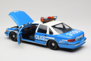Chevrolet Caprice New York Polizia UT Models 1:18 180142097 Pressofusione — immagine 7 di 8