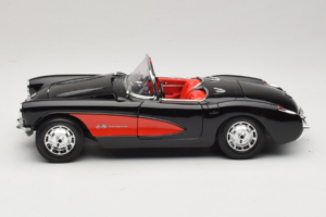 Chevrolet Corvette C1 Nero & Rosso Bburago 1:18 3034-M1 Pressofusione — immagine 4 di 8