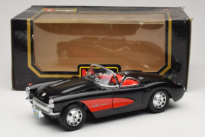 Chevrolet Corvette C1 Nero & Rosso Bburago 1:18 3034-M1 Pressofusione — immagine 8 di 8
