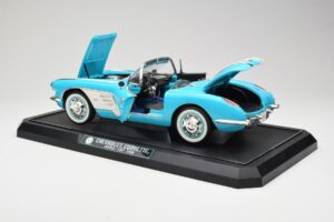 Chevrolet Corvette C1 Hard Top Blu Solido 1:12 1202-M1 Pressofusione — immagine 5 di 8
