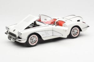 Chevrolet Corvette C1 Spider Hard Top Snowcrest Bianco AUTOart 1:18 71147 Pressofusione — immagine 2 di 8