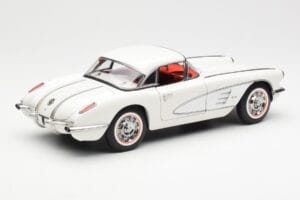 Chevrolet Corvette C1 Spider Hard Top Snowcrest Bianco AUTOart 1:18 71147 Pressofusione — immagine 3 di 8