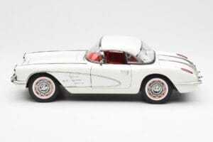 Chevrolet Corvette C1 Spider Hard Top Snowcrest Bianco AUTOart 1:18 71147 Pressofusione — immagine 4 di 8