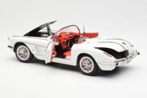Chevrolet Corvette C1 Spider Hard Top Snowcrest Bianco AUTOart 1:18 71147 Pressofusione — immagine 5 di 8