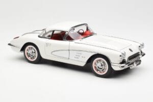 Chevrolet Corvette C1 Spider Hard Top Snowcrest Bianco AUTOart 1:18 71147 Pressofusione — immagine 6 di 8